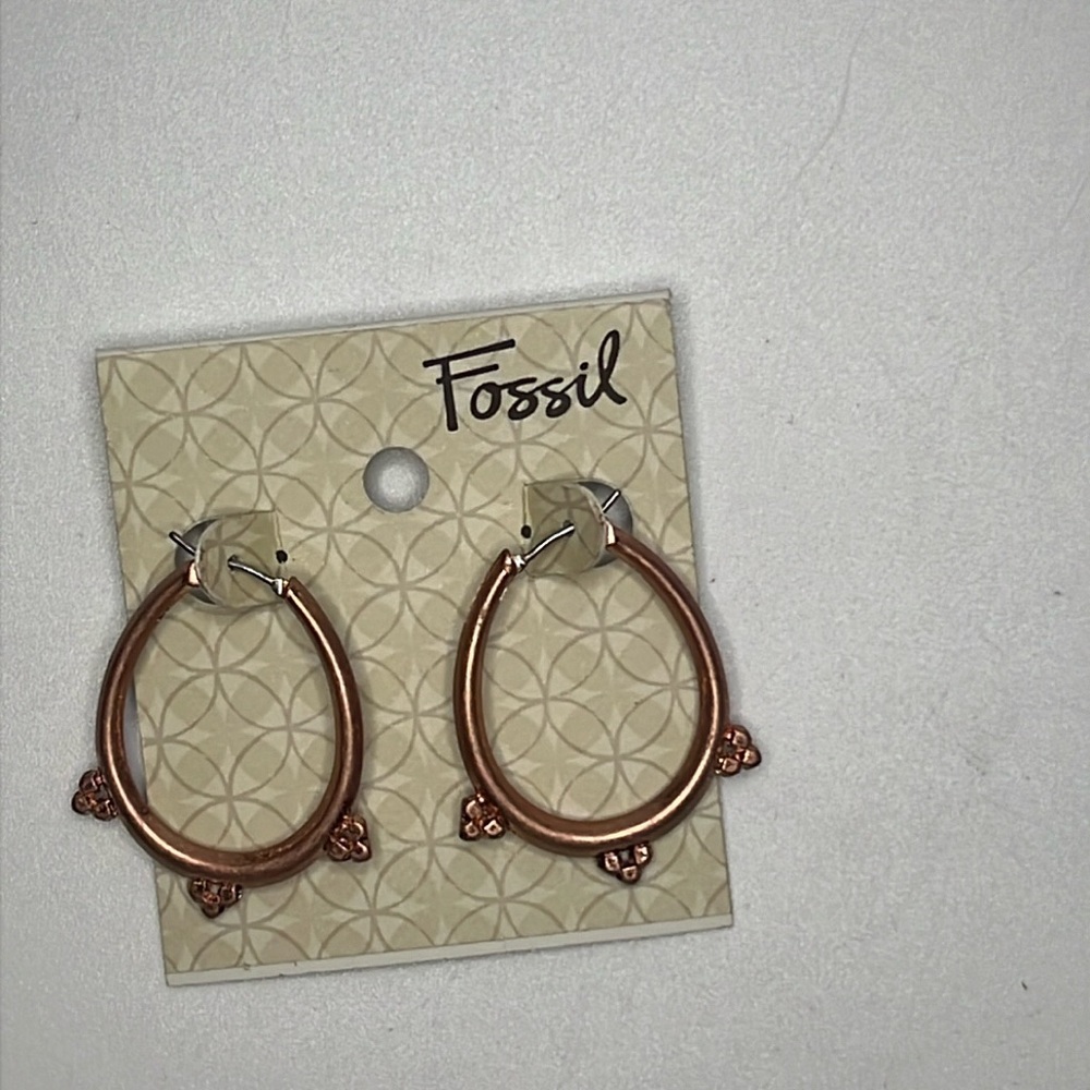NWT Fossil copper toned hoop earrings!